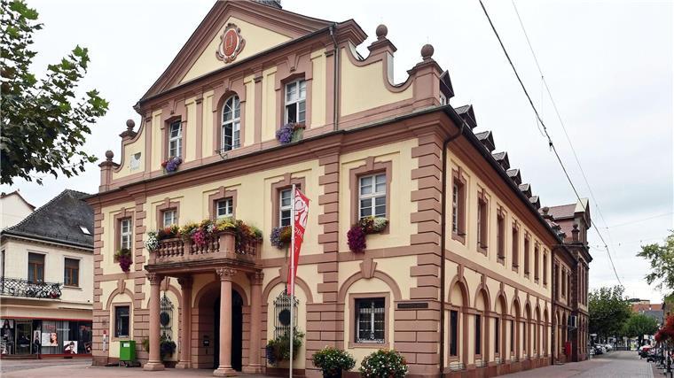 Wolfsburgs Sozialdezernentin: Oberbürgermeisterin in Rastatt Blick auf das Rathaus der Stadt Rastatt. Am Sonntag (15. Oktober) findet die zweite Runde der Oberbürgermeisterwahl in Rastatt statt.