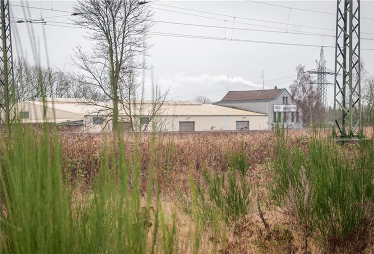Blick auf das unbebaute Areal am Leher Güterbahnhof. Hier soll ein neues urbanes Wohngebiet entstehen. 