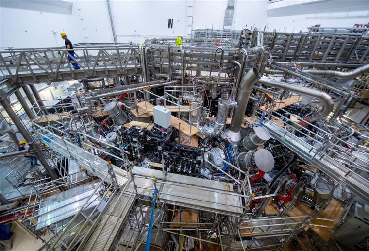 Mecklenburg-Vorpommern, Greifswald: Blick auf den Forschungsreaktor «Wendelstein 7-X» im Max-Planck-Institut für Plasmaphysik.