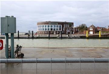 Blick auf den Helgolandkai in Wilhelmshaven. Hier liegt normalerweise die Fähre „Harle -Kurier“. Bis Ende 2021 ist der alte Vorhafen noch als Baustelle gesperrt.