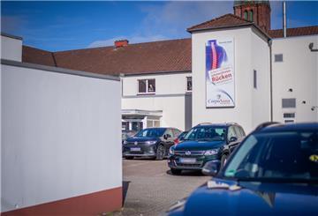 Blick auf den Parkplatz, wo mutmaßlich die Schüsse gefallen sind.