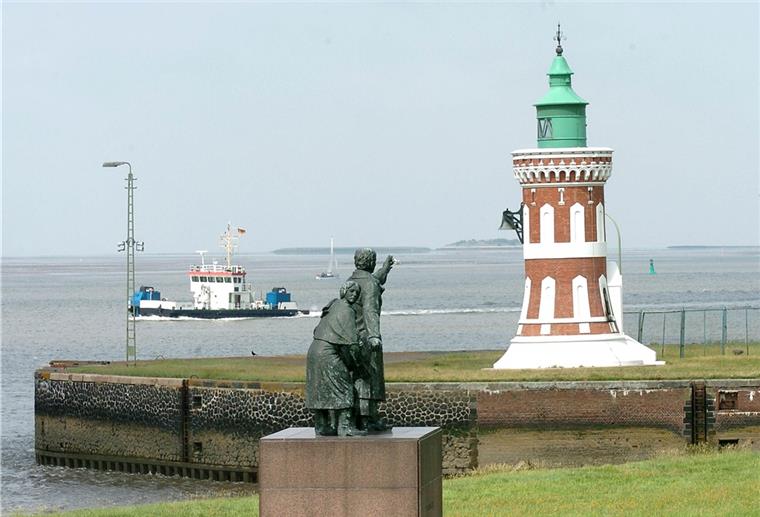 Bremerhaven: Schiff rammt Kaiserscheluse Blick auf den Pingelturm an der Kaiserschleuse.