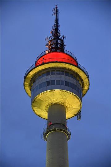 Blick auf den Radarturm vom Wilke-Atelier aus. Foto Scheschonka