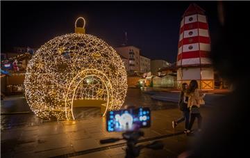 Blick auf den Theodor-Heuss-Platz. So schön wird der Weihnachtsmarkt 2019 in Bre...