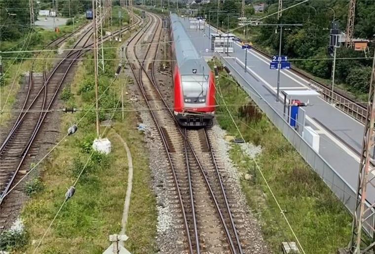 Person in Wulsdorf von Zug erfasst? Leichenfund am Bahnhof Blick auf den Wulsdorfer Bahnhof.