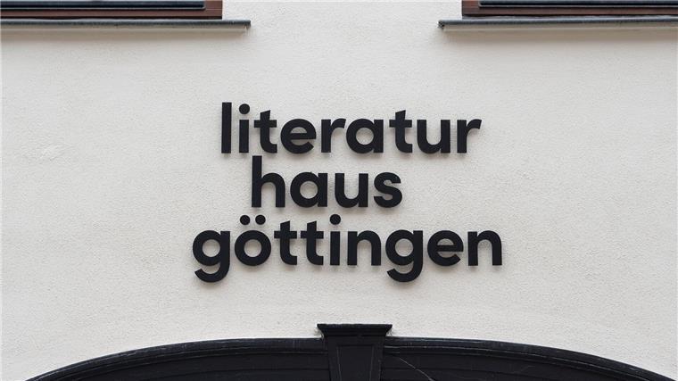 2500 Gäste besuchten Göttinger Frühjahrslese Blick auf die Ausssenfassade vom Literaturhaus Göttingen.