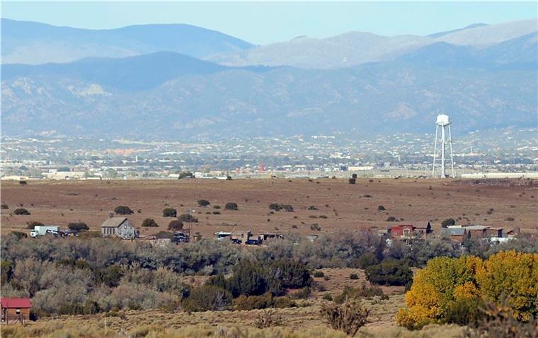 Tragischer Unfall: Schauspieler Alec Baldwin erschießt Kamerafrau Blick auf die Bonanza Creek Ranch in der Nähe von Santa Fe, Tatort des tragischen Unfalls am Filmset mit US-Schauspieler Alec Baldwin.