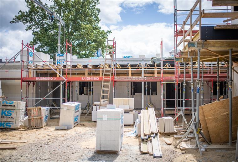 Blick auf die derzeit im Bau befindliche barrierefreie Wohnanlage der Stäwog an der Isarstraße in Surheide.