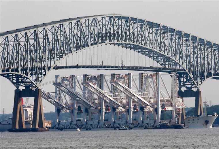 Videos zeigen dramatische Szenen: Brücke in Baltimore nach Schiffskollision eingestürzt Blick auf die Francis Scott Key Bridge in Baltimore (Archivbild).
