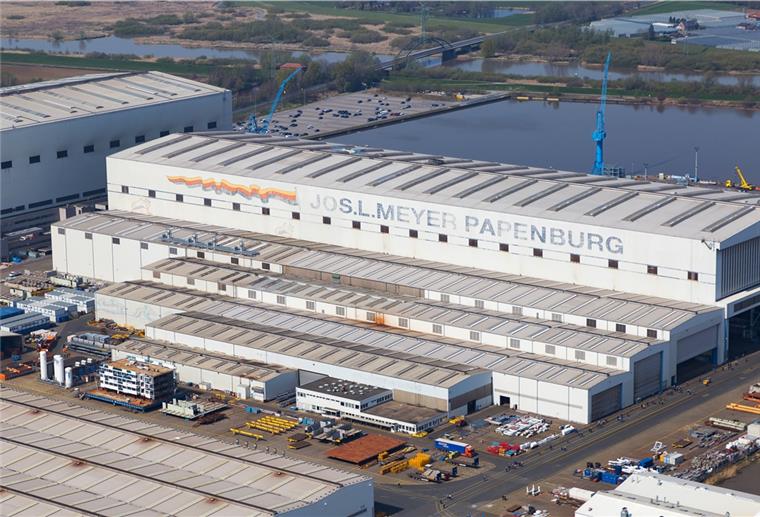 Zugangskontrollen und Corona-Tests bei Meyer-Werft zum Urlaubsende Blick auf die Produktionsstätte der Meyer Werft.