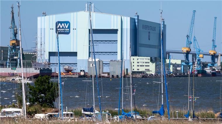 Schiffbauer von Fosen-Pleite in Norwegen nicht betroffen Blick auf die Werfthalle der Volkswerft.