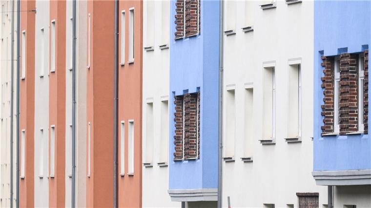 Mehr Wohnungslose angesichts steigender Mieten Blick auf Mehrfamilienhäuser in der Innenstadt.