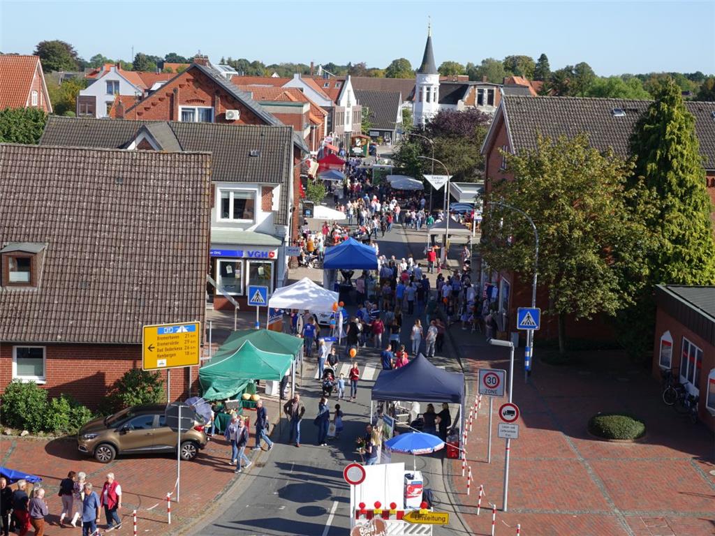 Blick aus der Vogelperspektive. •Auf der Logestraße konnten die Besucher nach He...
