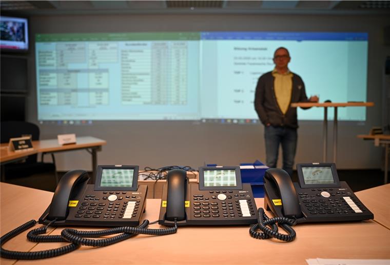 Blick in den Bremerhavener Krisenstab bei der Feuerwehr. Er wird von Gesundheitsamtsleiter Ronny Möckel geleitet.