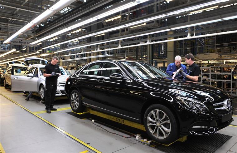 Mercedes in Bremen gibt Flüchtlingen eine Chance Blick in die Produktionshallen im Bremer Mercedes-Werk.