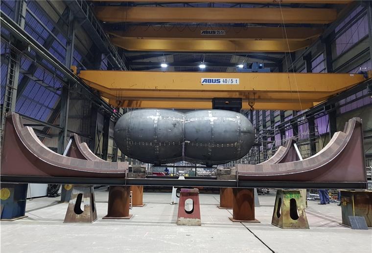 Blick in eine der Produktionshallen von Stahlbau Nord im Fischereihafen. Im Auftrag der Reederei Hurtigruten aus Norwegen bauen Stahlbau Nord und Bredo Dry Docks GmbH insgesamt drei sogenannte LNG „Bi-Nut-Tanks“. 