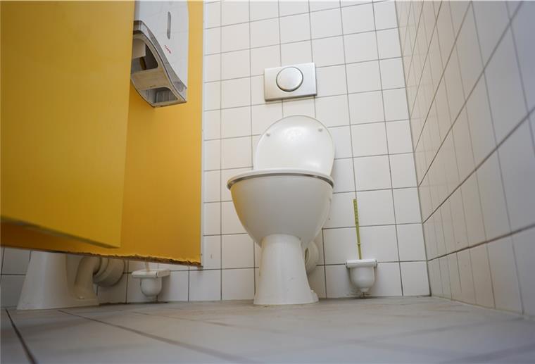 Keine zusätzlichen Schultoiletten für Bremerhaven und Landkreis Blick in eine Schultoilette (Symbolfoto).