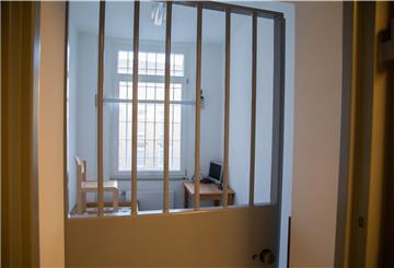 Blick aus der Justizvollzugsanstalt in Bremerhaven auf den Innenhof. 