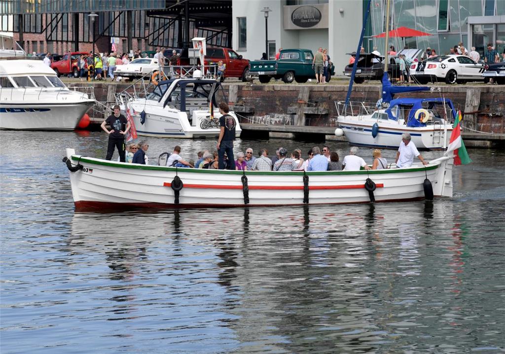 Börteboot beim Hafenspektakel im Schaufenster. Foto Scheschonka