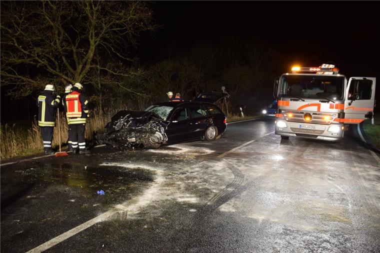 Fünf Schwerverletzte bei Unfall in der Nähe von Schwei Böser Unfall mit fünf Schwerverletzten in der Nähe von Schwei.