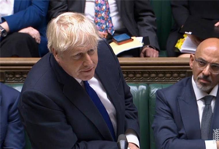 In dieserm Standbild aus einer Videoaufnahme spricht Boris Johnson (l), Premierminister von Großbritannien, im britischen Unterhaus