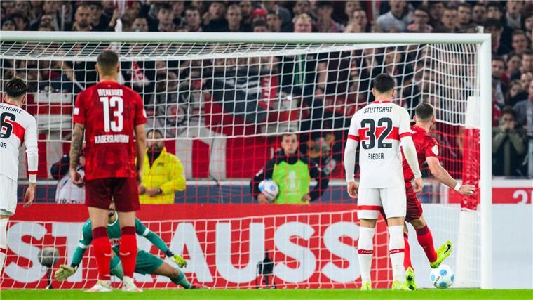 VfB-Sportvorstand hält früheren VAR-Einsatz für sinnvoll Boris Tomiak gleicht aus.