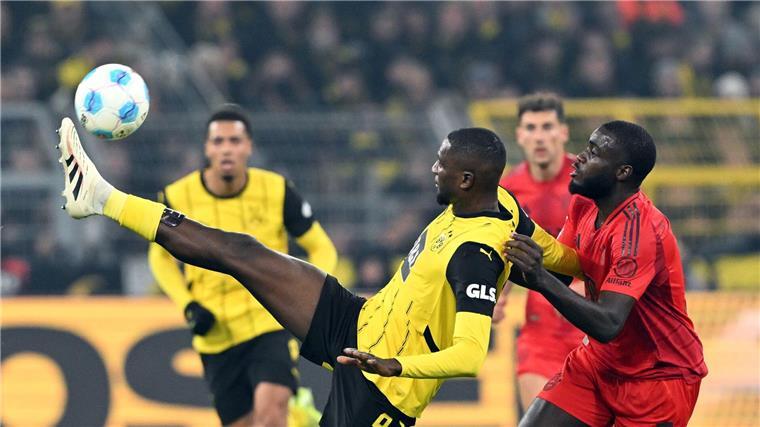 Mit dem Kopf in Mailand Borussia Dortmund und der FC Bayern stehen in der Bundesliga-Tabelle weit voneinander entfernt.