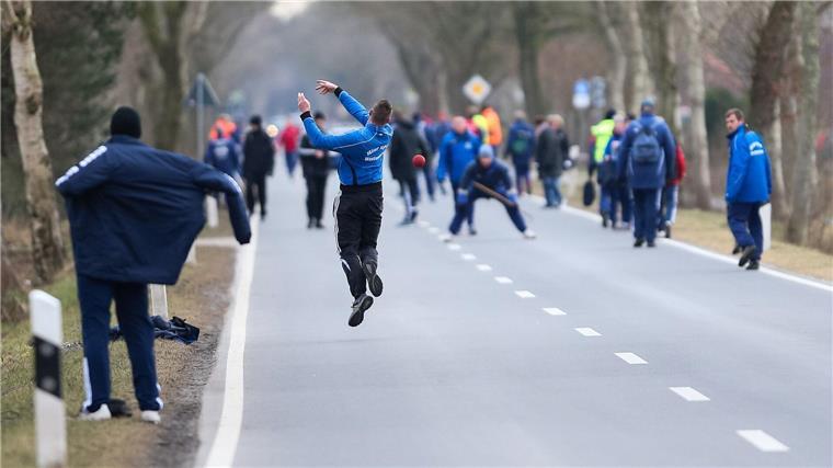 Vorfreude bei Friesen auf Boßel-EM Boßelsportler in Wittmund.