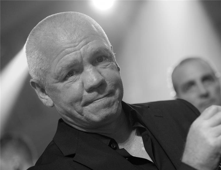 Ex-Boxweltmeister Graciano "Rocky" Rocchigiani stirbt bei Autounfall Boxer Graciano "Rocky" Rocchigiani soll in Italien bei einem Autounfall ums Leben gekommen sein.