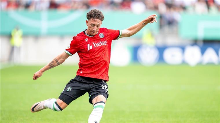 Hannover 96 gewinnt Test gegen Hansa Rostock Brachte sein Team im Test gegen Hansa Rostock in Führung: Hannovers Jannik Rochelt.
