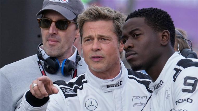 „F1“ als Hollywood-Drama: Mit Brad Pitt auf der Überholspur Brad Pitt (r) spielt im Film den alternden Mentor des aufstrebenden Damson Idris.