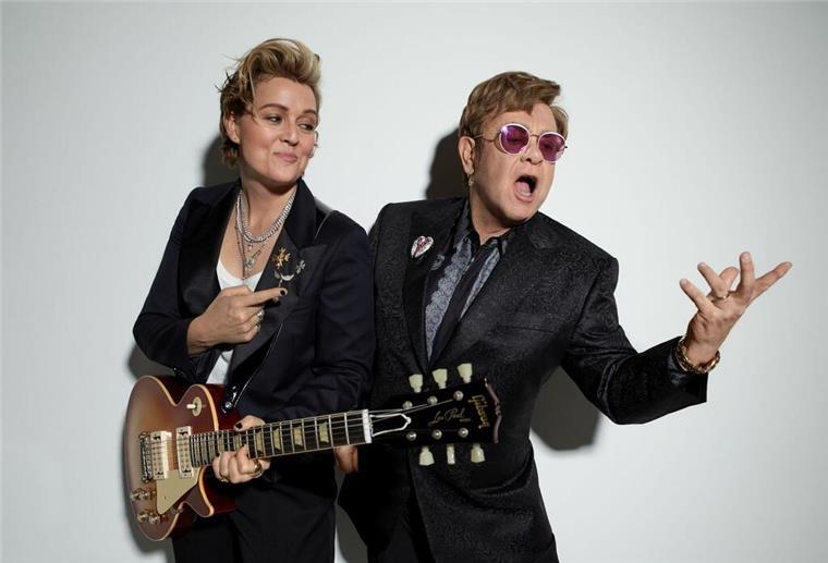 Elton Johns grandioses Spätwerk mit Brandi Carlile Brandi Carlile und Elton John melden sich mit einem neuen Album zurück.