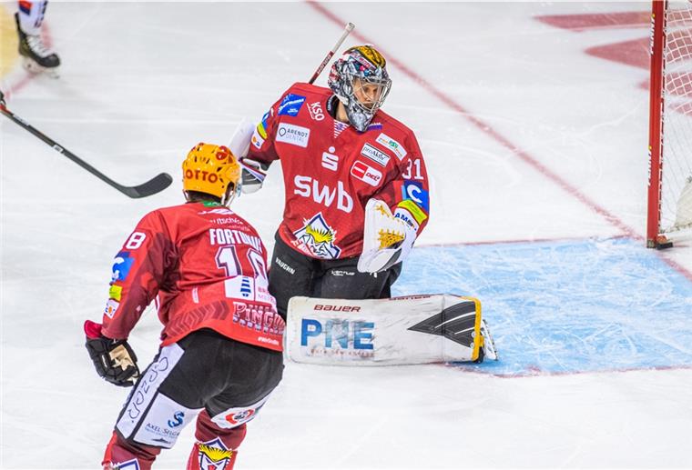 Brandon Maxwell ist im Pinguins-Podcast zu hören Brandon Maxwell spielt eine sehr gute Saison bei den Fischtown Pinguins.