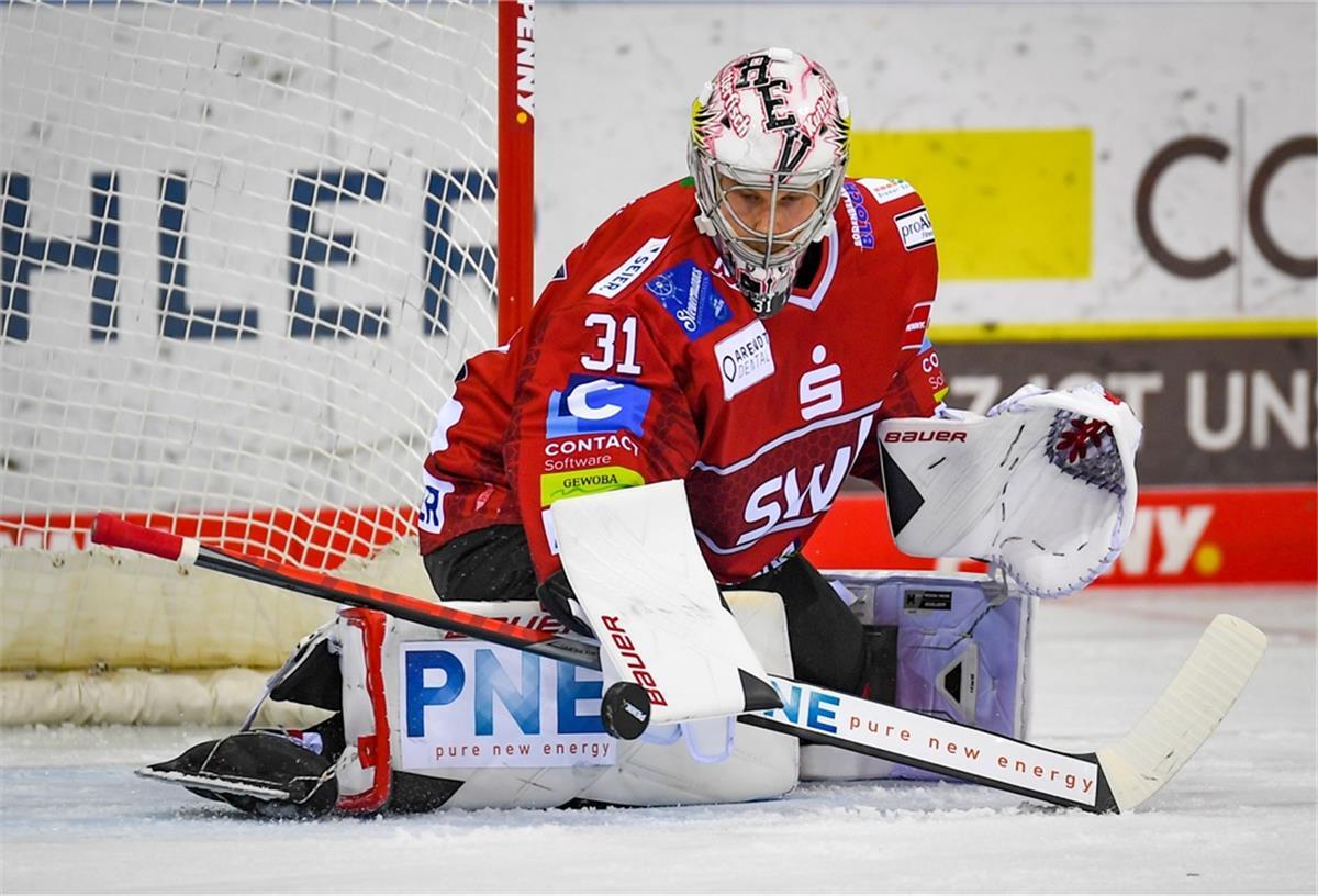 Brandon Maxwell stand im Spiel gegen Wolfsburg im Tor der Fischtown Pinguins. Foto Scheschonka
