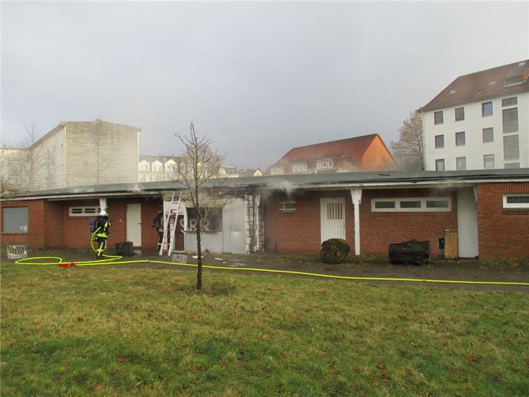 Brandstiftung soll die Ursache für ein feuer in dem ehemaligen Vereinsheim auf dem Zollinlandplatz sein. 