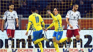Braunschweigs Rayan Philippe feiert sein Tor zum 1:0.
