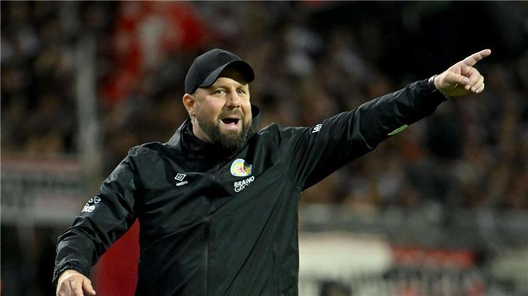 Braunschweigs Trainer Heiner Backhaus.