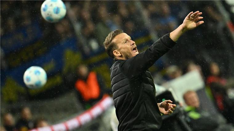 Rettung nach Verlängerung: Braunschweig bleibt Zweitligist Braunschweigs Trainer Marc Pfitzner.