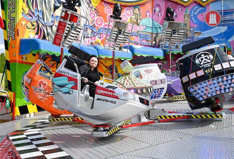 Die Vorbereitungen laufen: Am Freitag startet der 170. Bremerhavener Freimarkt Break Dancer, Autoscooter und das neue Fahrgeschäft „Sound Wave“ sind beim Freimarkt dabei.