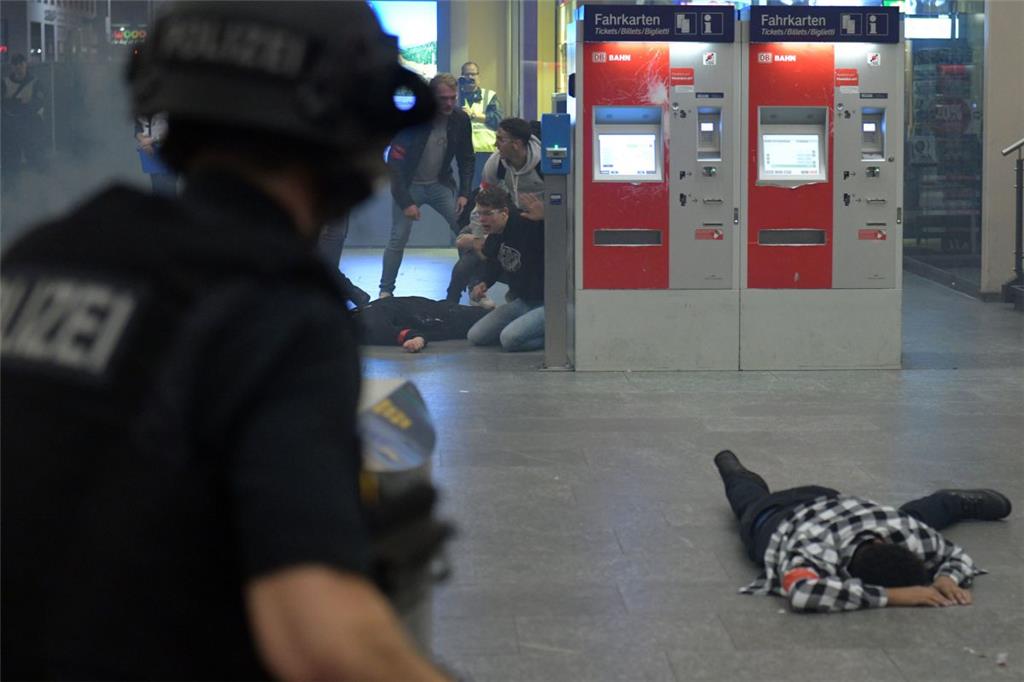 Ein Polizist während einer Anti-Terror-Übung