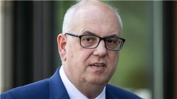 Bremens Bürgermeister Andreas Bovenschulte (SPD) weist Kritik an der sogenannten FreiKarte für Kinder und Jugendliche zurück. Archivbild