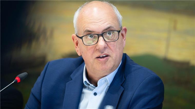 Bremens Bürgermeister Bovenschulte auf Heimweg gestürzt Bremens Bürgermeister Bovenschulte ist gestürzt.