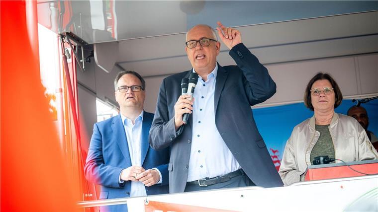 „Stahl hat Zukunft“? Kundgebung auf Bremer Hütte Bremens Bürgermeister verspricht, sich weiter für das Stahlwerk einzusetzen.