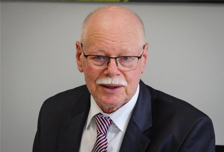 Nach tödlichen Messerangriff in Solingen: Bremer Innensenator Mäurer für Reform bei Abschiebungen Bremens Innensenator Ulrich Mäurer (SPD) spricht.