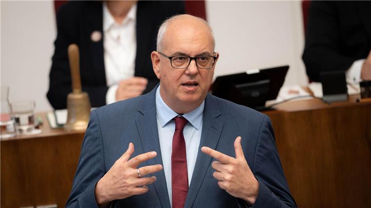 Bildungsexperte Rackles ist Senator für Kinder in Bremen Bremens Regierungschef Andreas Bovenschulte (SPD), setzt auf die Erfahrung und die Kompetenz von Mark Rackles, der neuer Bildungssenator in Bremen ist.