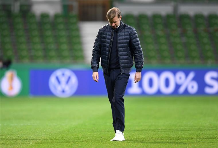 Kohfeldt bleibt Trainer - aber nur bis Saisonende? Bremens Trainer Florian Kohfeldt ist nach dem Spiel enttäuscht.