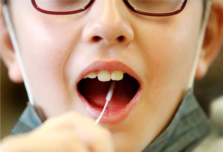 Bremen: Falsche Coronatest-Ergebnisse an Grundschulen verschickt Bremer Grundschulen nutzen Lolli-PCR-Tests, die als sehr zuverlässig gelten.