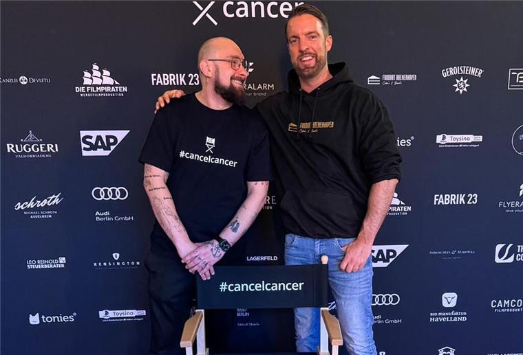 Berlinale-Charity: Diese Bremerhavener trumpfen zwischen Stars & Sternchen groß auf Bremerhaven auf dem roten Teppich: Arthur Schäfer und Dennis Holstein beim Charity-Event „Cancel Cancer“ zur Berlinale in Berlin