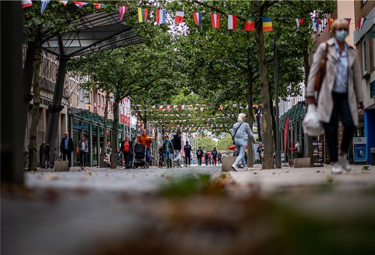 Bund fördert Bremerhavener Innenstadtkonzept Blick in die Bremerhavener Fußgängerzone zwischen Theodor-Heuss-Platz und Lloydstraße