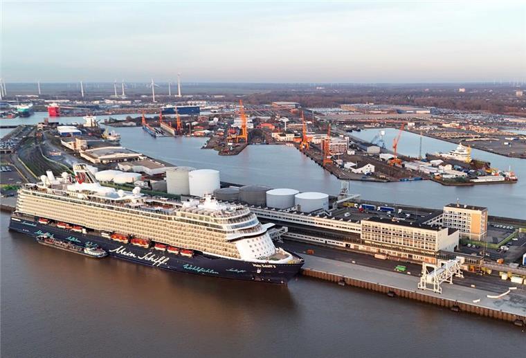 Bremerhaven wird zum Kreuzfahrt-Hotspot: Das sind 2025 die spannendsten Routen Die Mein Schiff 3 liegt an der Columbuskaje in Bremerhaven.